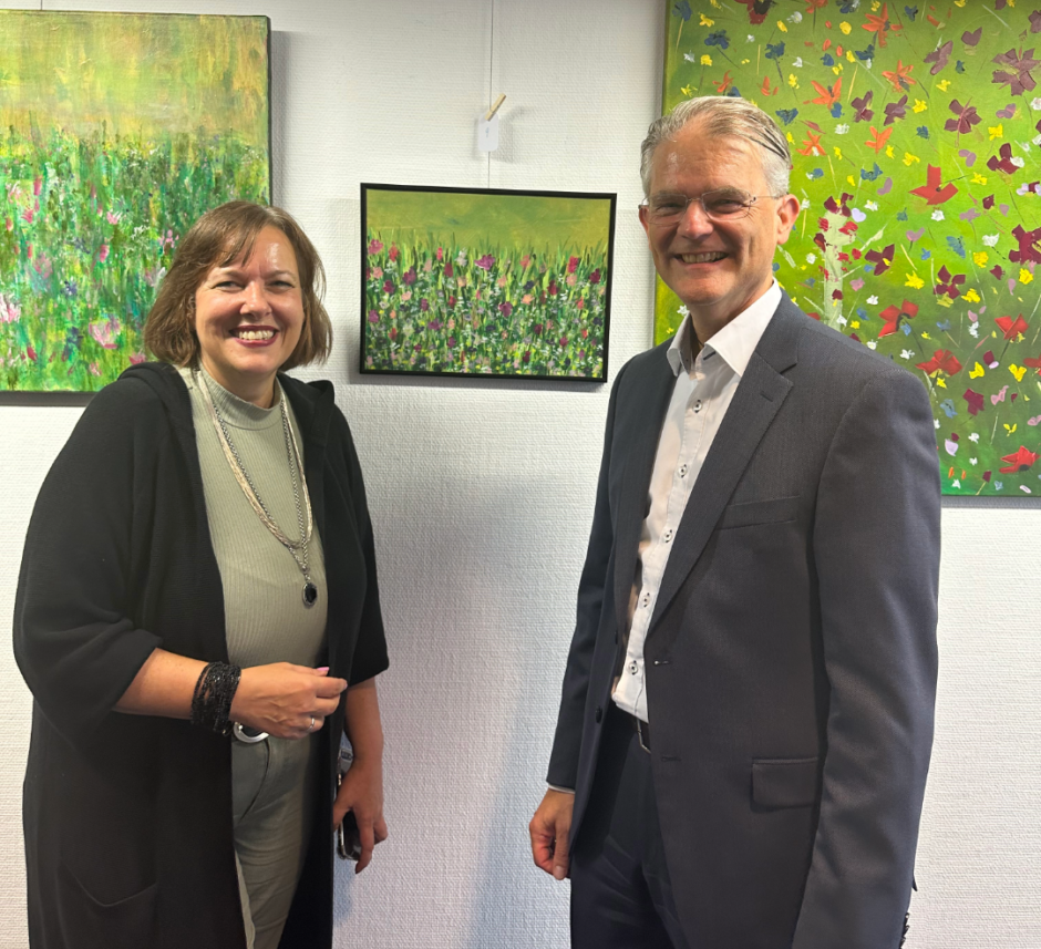 „Blumen und Meer“ – Ausstellung von Gabriele Lacroix in der Kreissparkasse Gelnhausen