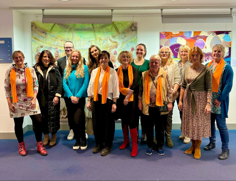 AUFSTEHEN! – Kunst gegen Gewalt an Frauen – Benefiz-Ausstellung in der Kreissparkasse Gelnhausen