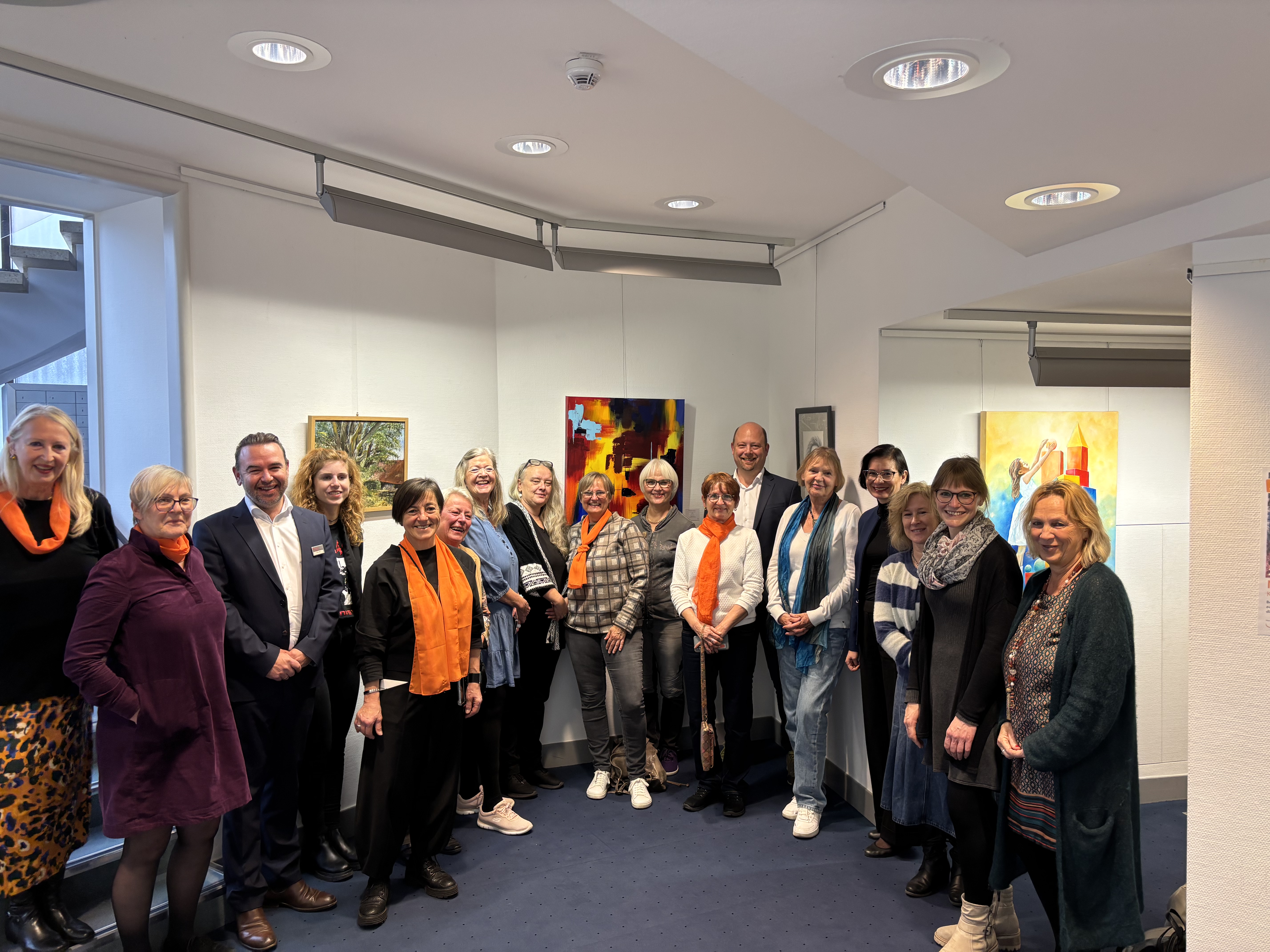 „Netzwerke – Kunst von Frauen für Frauen“ – Bilder aus dem Benefiz-Kunstkalender 2025